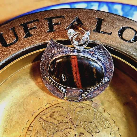 Lovely, Super-Chunky, Oval-Shaped, Natural Tiger Eye Cabochon Pendant. - Picture 4 of 6